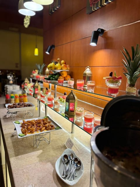 2 restaurants; breakfast, lunch, dinner, and brunch served