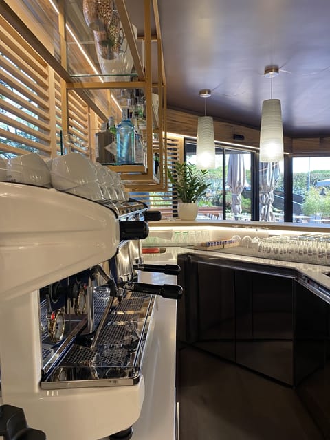 2 bars/lounges, poolside bar