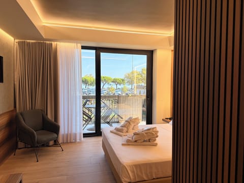 Executive Room, Tower | Premium bedding, down comforters, minibar, in-room safe