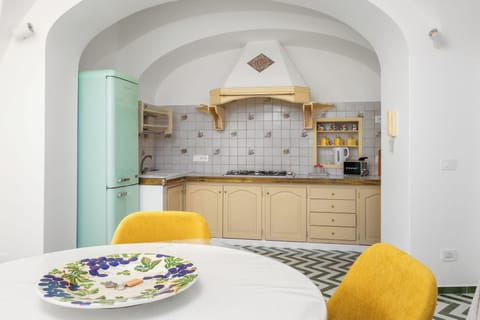 Panoramic House | Private kitchen | Full-size fridge, microwave, stovetop, espresso maker