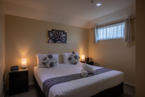 Comfort Apartment, 1 Bedroom, Jetted Tub | Premium bedding, laptop workspace, soundproofing, iron/ironing board