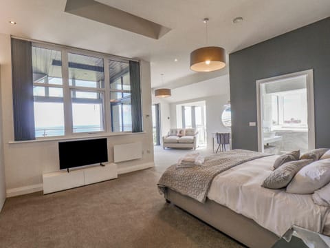 3 bedrooms, individually decorated, individually furnished, free WiFi