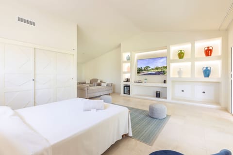 Minibar, in-room safe, desk, soundproofing