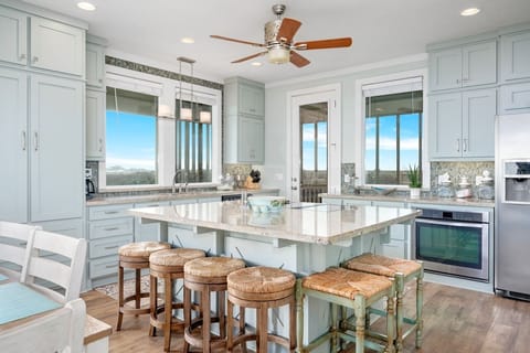 House, 4 Bedrooms | Private kitchen | Coffee/tea maker, fridge, toaster