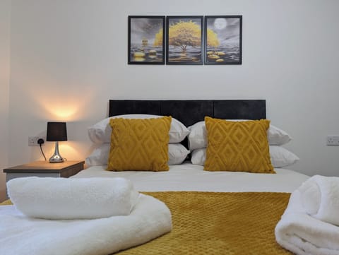 House | Living area | TV, fireplace