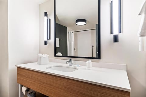 Room, Multiple Beds, Accessible (Hearing) | Bathroom | Combined shower/tub, free toiletries, hair dryer, towels