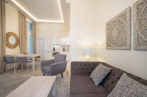 Premium Room | Living area | Flat-screen TV