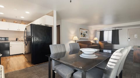 Premier Suite, 1 King Bed with Sofa bed | Living area | 37-inch TV with cable channels