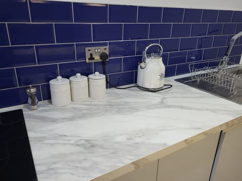 Electric kettle, toaster