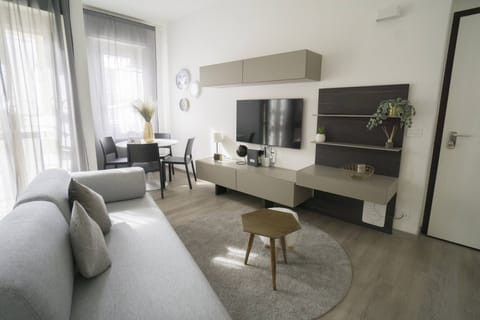 Apartment, 2 Bedrooms, Balcony, City View | Dining room