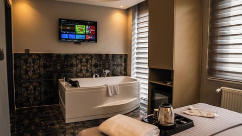 Superior Double Room | Laptop workspace, soundproofing, free WiFi, bed sheets