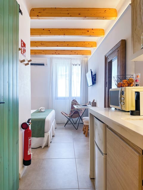 Suite Bernia | Down comforters, pillowtop beds, individually decorated, desk