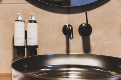 Standard Room | Minibar, in-room safe, blackout drapes, iron/ironing board