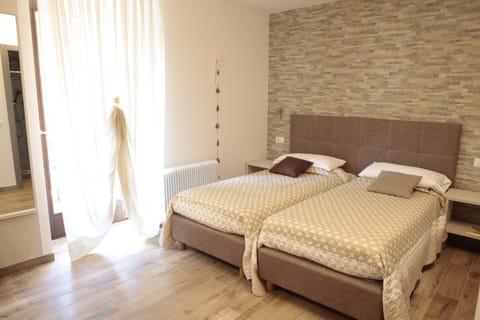 Superior Room, 1 Queen Bed | In-room safe, desk, soundproofing, free WiFi