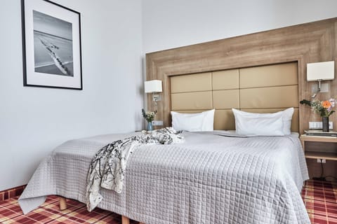 Desk, blackout drapes, iron/ironing board, free WiFi