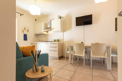 Apartment, 1 Bedroom, Patio, Garden View | Dining room