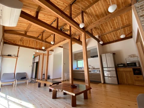 Cottage | 3 bedrooms, blackout drapes, WiFi (free), bed sheets