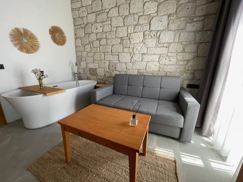 Exclusive Quadruple Room, 1 Bedroom, Bathtub, Pool View | Egyptian cotton sheets, premium bedding, memory foam beds, in-room safe