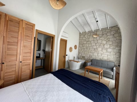 Exclusive Quadruple Room, 1 Bedroom, Bathtub, Pool View | Egyptian cotton sheets, premium bedding, memory foam beds, in-room safe