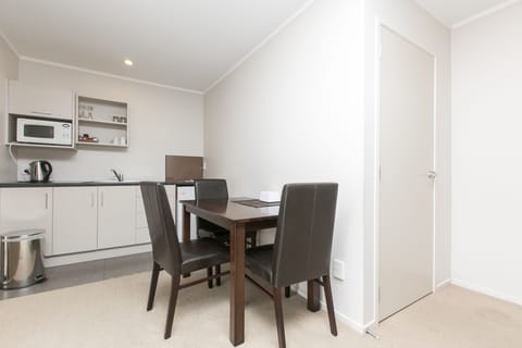 Executive Room, 1 Bedroom | Private kitchen | Mini-fridge, microwave, stovetop, electric kettle