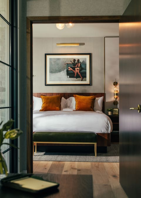 Hypo-allergenic bedding, minibar, in-room safe, desk