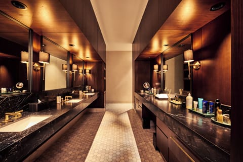 Couples treatment rooms, sauna, steam room, facials