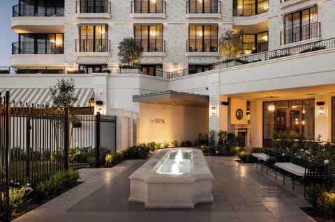 Couples treatment rooms, sauna, steam room, facials