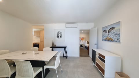 Family Suite, 2 Bedrooms, Beachfront | Dining room