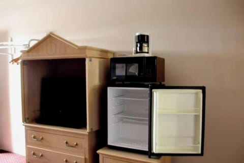 1 bedroom, minibar, desk, iron/ironing board