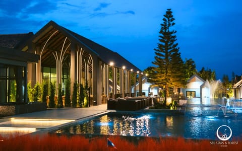 3 outdoor pools
