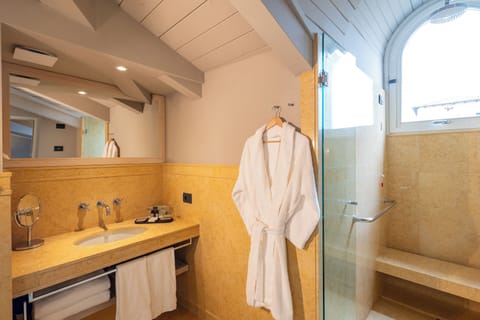 Junior Suite (Attic) | Bathroom | Rainfall showerhead, hair dryer, bathrobes, slippers