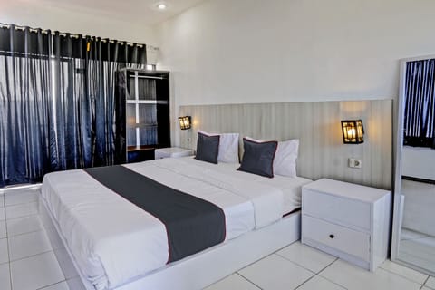 Deluxe Double Room | Laptop workspace, free WiFi, bed sheets
