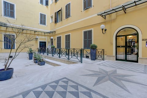 Deluxe Condo | Courtyard view