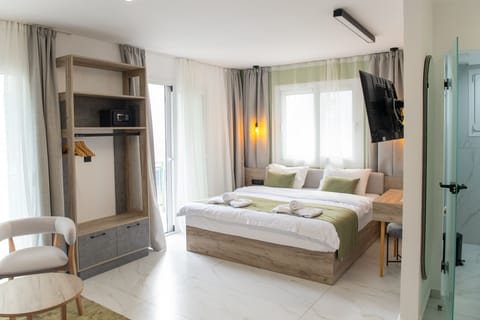 Deluxe Double Room with Balcony | Premium bedding, memory foam beds, minibar, in-room safe
