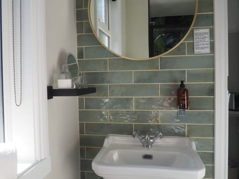 Double Room, Ensuite | Bathroom