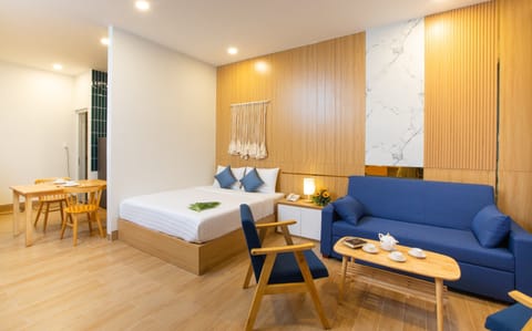 Luxury Suite | In-room safe, individually decorated, individually furnished, desk