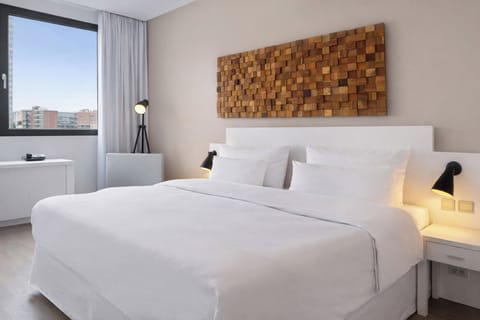 Premium Room | Hypo-allergenic bedding, blackout drapes, iron/ironing board, bed sheets