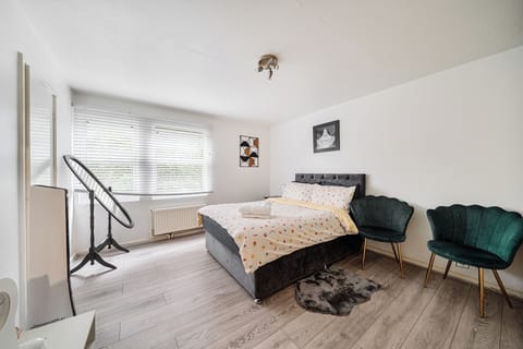 1 bedroom, iron/ironing board, WiFi (free), bed sheets