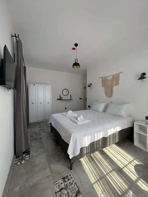 Deluxe Room | In-room safe, blackout drapes, soundproofing, iron/ironing board