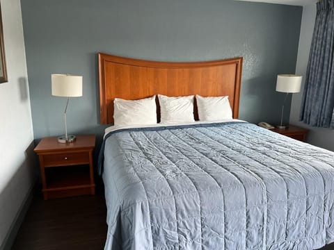 1 bedroom, desk, free WiFi, bed sheets