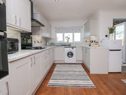 Fridge, electric kettle, toaster, cookware/dishes/utensils