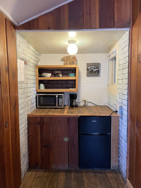 BEAR CUB (No.2) Two Steps (Split Level) | Living area | 36-inch LCD TV with digital channels, Netflix, streaming services