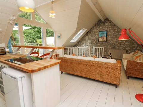 Fridge, dishwasher, electric kettle, toaster