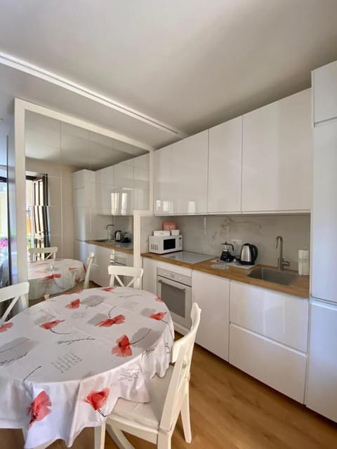 Apartment | Private kitchen | Full-size fridge, microwave, oven, stovetop