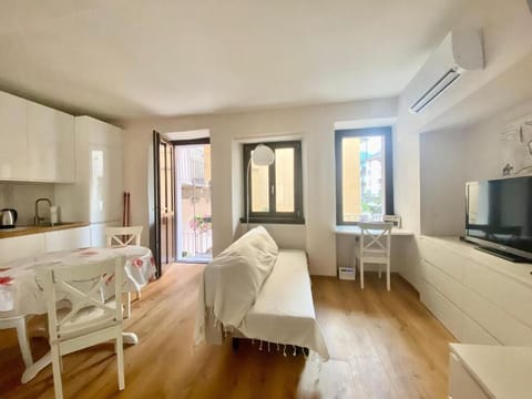 Apartment | Living area | Flat-screen TV