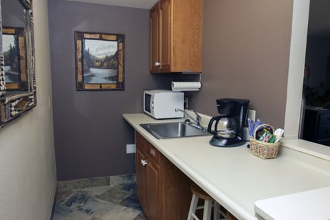 Studio | Private kitchen | Coffee/tea maker, toaster