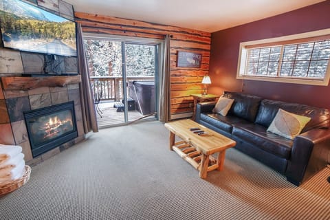 Condo, 1 Bedroom | Living area