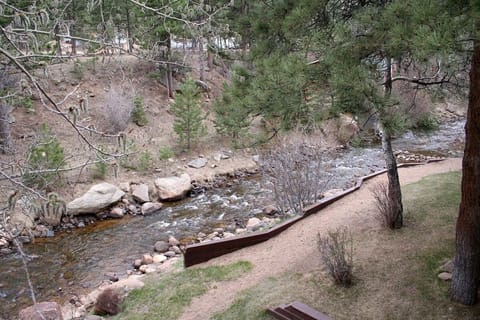 Condo, 2 Bedrooms | Property grounds