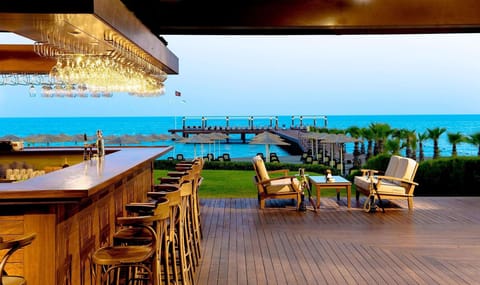 4 bars/lounges, poolside bar