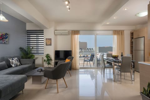 Apartment | Living area | 43-inch Smart TV with cable channels